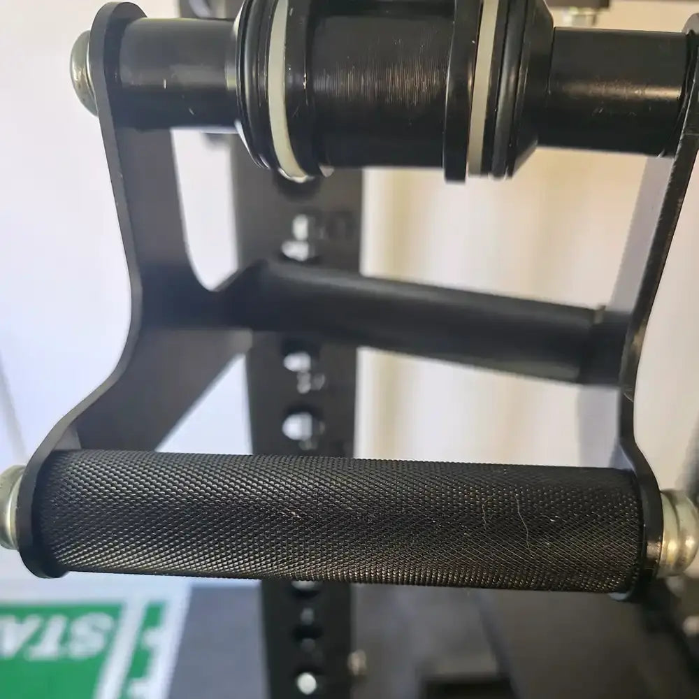 GRIT Narrow Grip Seated Row