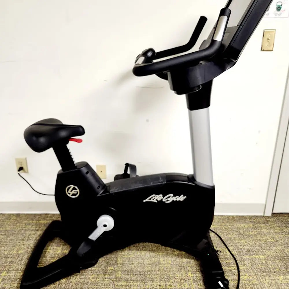 Life Fitness Club Series+ Upright Bike (D Base)